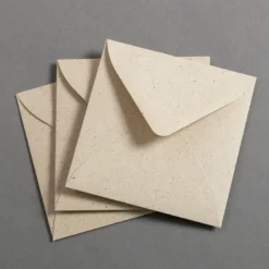 Graspapier Briefumschläge 100 x 100 mm nassklebend
