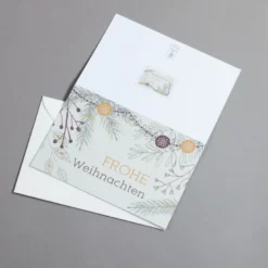 Tannenzweige mit Goldprägung